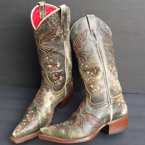 SIZE 6 M. Macie Bean distressed western cowboys boots.